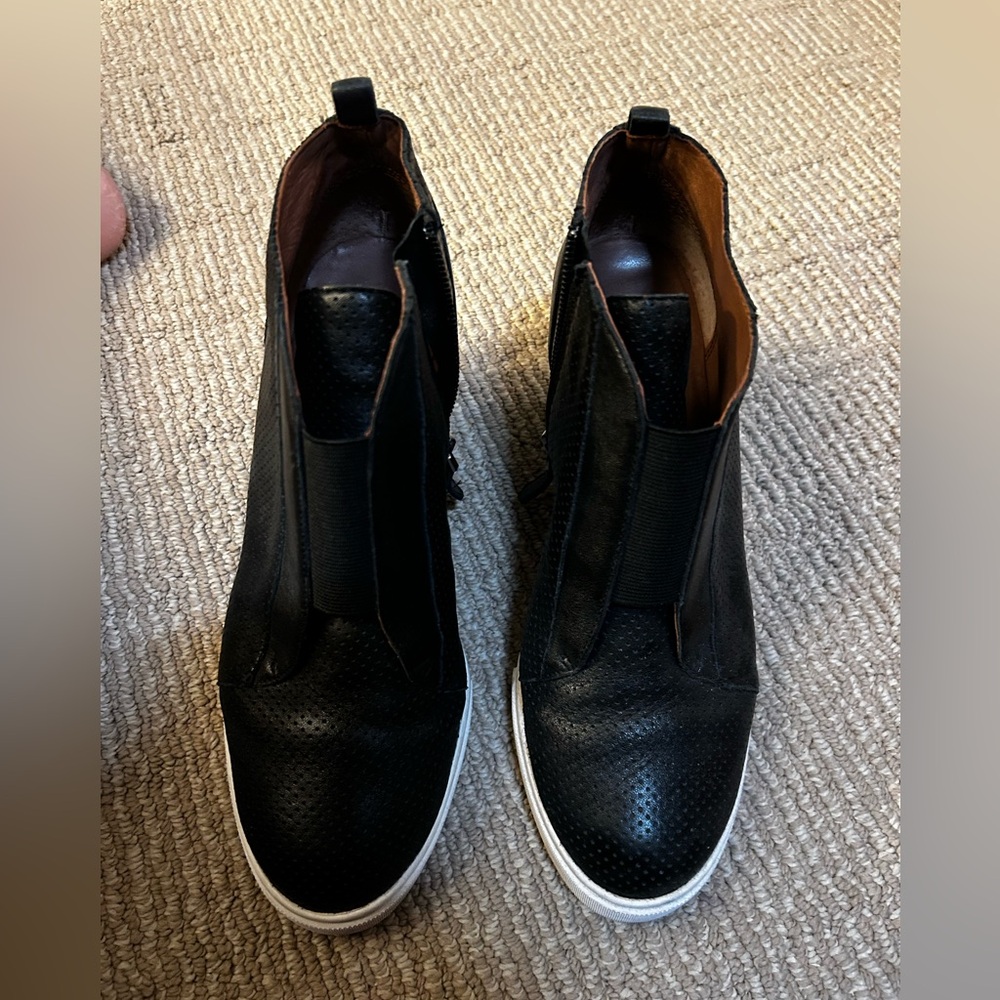 Linea Paolo wedge shoe